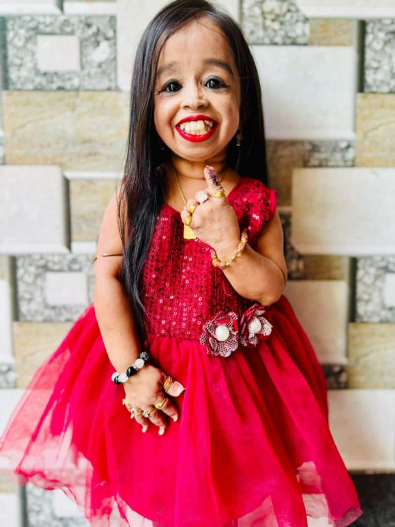 Worlds Shortest Woman Jyoti Amge Votes In Nagpur Loksabha Constituency Says It Is Her Right And Duty