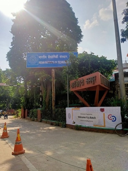 <p>हर साल जब यूपीएससी के फाइनल रिजल्ट आते हैं तो आईआईटी कानपुर चर्चा में रहता है, क्योंकि हर साल सिविल सर्विस एग्जाम क्वालिफाई करने वालों में वहां के पढ़े छात्र होते हैं।</p>
