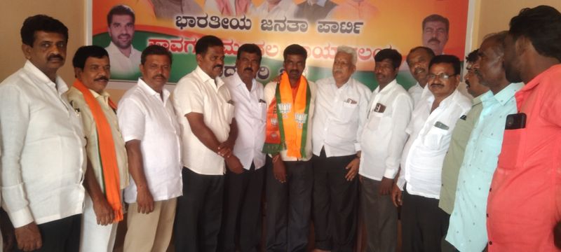 Tumkur  Leaders left Congress and joined BJP snr