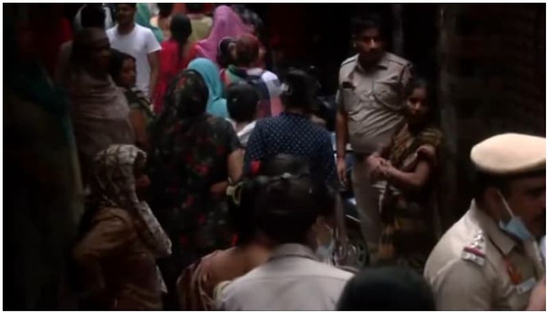 Children killed in locked flat, mother injured ; Accused father committed suicide 