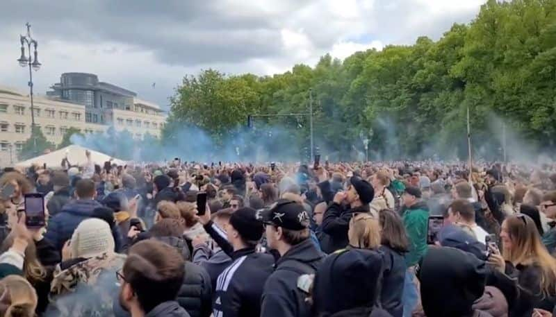 Germany Brandenburg Gate hosts 4,000 for 'smoke-in' celebrating cannabis legalization in Berlin (WATCH) AJR