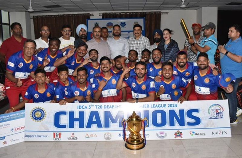 Bengaluru Badshahs lifts Deaf IPL Trophy after thrashing Hyderabad eagles in Jammu and kashmir ckm