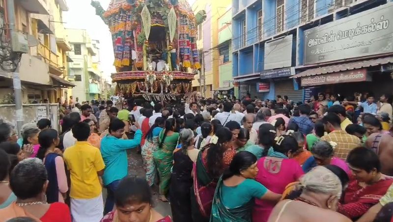 trichy malaikottai temple car festival held very well vel