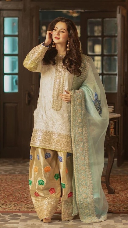 गर्मी में होगा ठंडक का एहसास, वियर करें Hania Aamir जैसे कुर्ता सेट