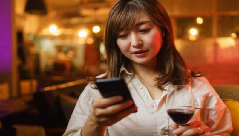 free wine in italian restaurant if you give up your phone