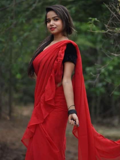 रेड रफल साड़ी