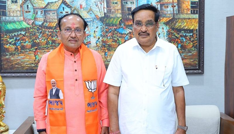 Lok Sabha Election 2024 BJP Candidate Mukesh dalal wins Surat constituency unopposed before poll ckm