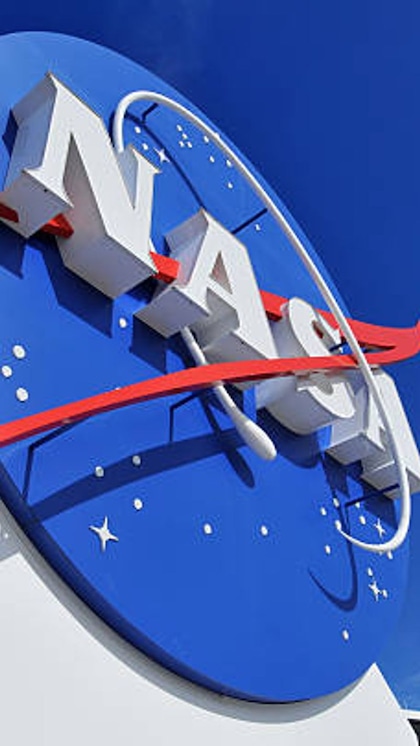 <p>अमेरिकी अंतरिक्ष एजेंसी नासा (American space agency NASA) ने धरती के 3 सबसे बड़े चुंंबकीय पिंंड (Magnetic body) को खोजा है। जिनमें से एक भारत में है। </p>

<p> </p>
