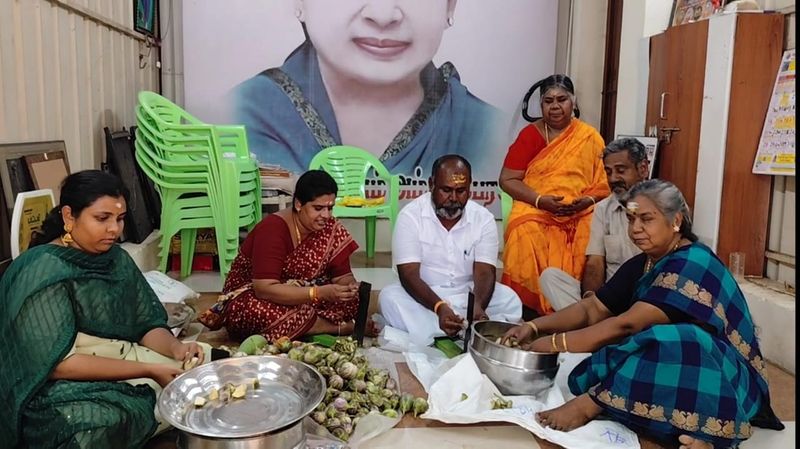 RB Udayakumar cooked food for the devotees who participated in Chitrai festival kak