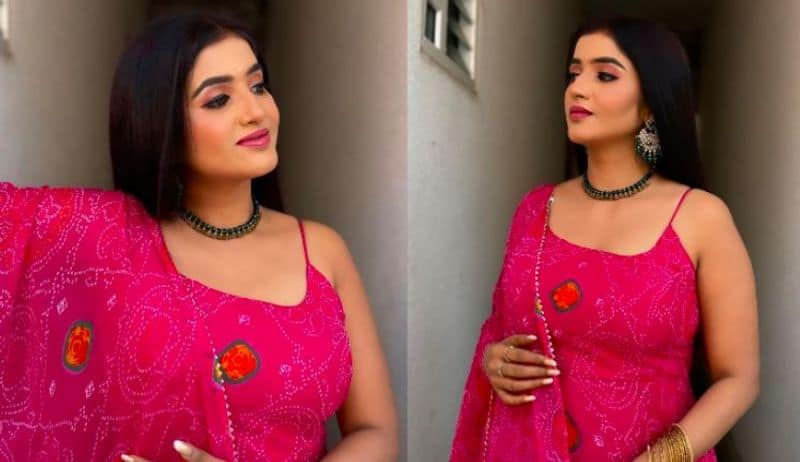 Gicchi giligili reality show fame Jahnavi looks beautiful in pink salwar Vin