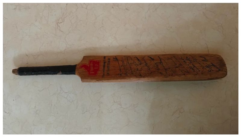 cricket bat signed by 1983 World Cup winning Indian team was found in the collection of father 