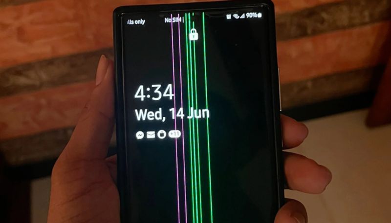 samsung to fix green line  issue  with free screen replacement