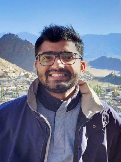 <p>प्रखर सिंह ने जवाब देते हुए कहा कि विदेशी यूनिवर्सिटी से पीएचडी किए हुए आईआईटी में प्रोफेसर हैं। ऐसी चीज वहां शुरू की, जो पहले नहीं थी।<br />
 </p>
