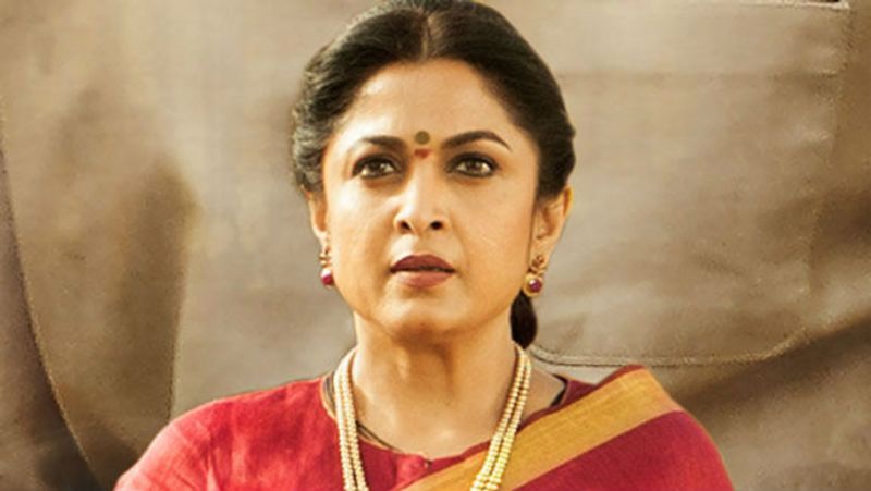 13 வயதில் ஹீரோயின்.. ரஜினி, கமலை தன்னுடைய நடிப்பால் மிரள வைத்த இந்த 53 வயது  நடிகை யார் தெரியுமா? - Actress Ramya Krishnan nostalgic Childhood photo  viral in internet - Asianet News Tamil