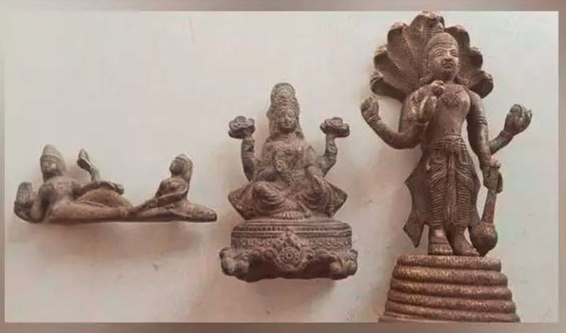 3 centuries old lord vishnu and goddess lakshmi bronze idol Found while digging to lay foundation of new house in Manesar akb