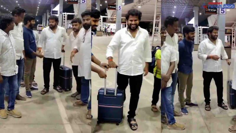 Hyperaadi at airport