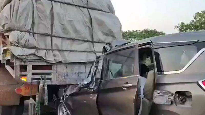 telangana  car-truck collision...6 people Killed tvk