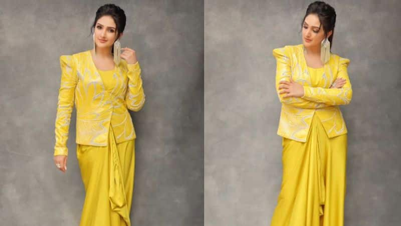 Sridevi Vijayakumar looking gorgeous in Yellow dress viral photos gan