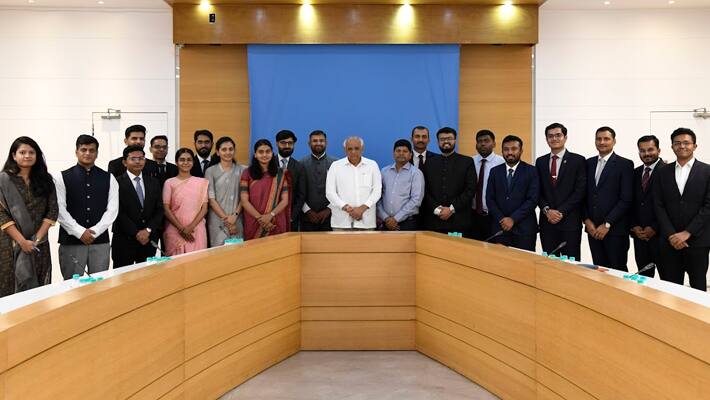 Bhupendra Patel meet UPSC candidate