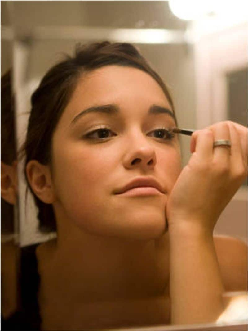 Try these 5 expert tips for sweat-free and fresh makeup in summer RTM EAI