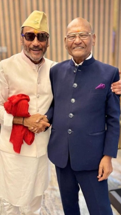 <p>बिजनेस टायकून अनिल अग्रवाल ने कबाड़ के धंधे से व्यापार शुरू करके माइंस और मेटल के सबसे बड़े कारोबारी बनने तक के सफर में कई उतार-चढ़ाव देखे हैं।</p>

<p> </p>
