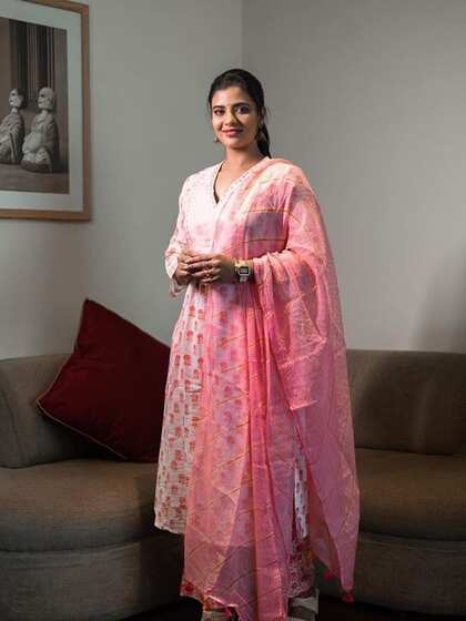 पिंक फ्लोरल कुरता सेट (Pink Floral Kurta Set)