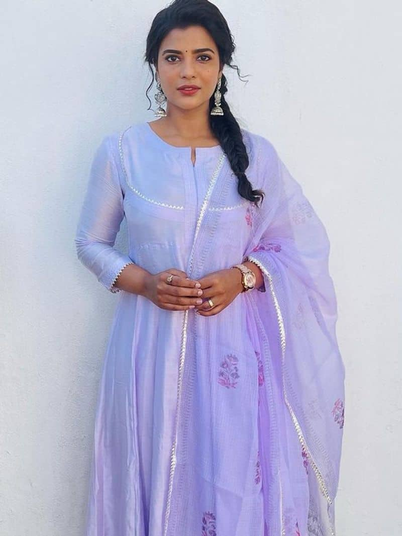 Aishwarya Rajesh cotton kurta set for summer season and dusky skin tone zkamn