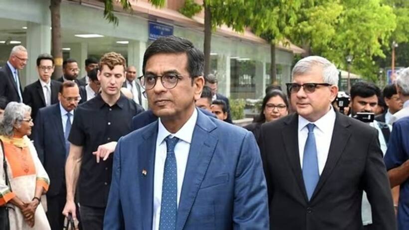CJI ने जारी किया बड़े काम का ये  WhatsApp Number  सभी वकील फटाफट कर लें अपने मोबाइल में सेव
