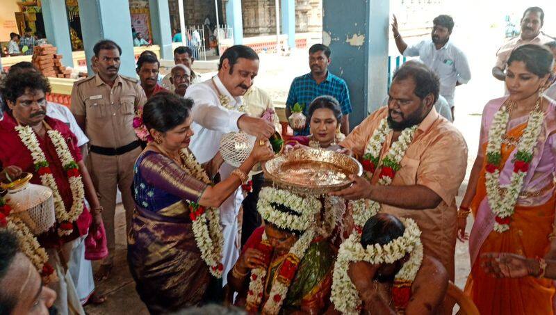 pmk president anbumani ramadoss did special pooja at amirthakadeshwarar temple in mayiladuthurai vel