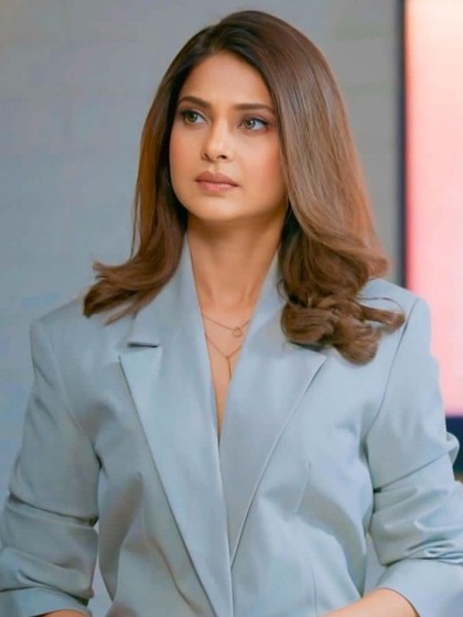 <p>जेनिफ़र दिन भर पानी खूब पीती हैं।  इसके आलावा वो लिक्विड फॉर्म में  लेमन टी, ग्रीन टी या फिर जीरा वॉटर पीती हैं। जीरा वॉटर  डाइजेशन को बढ़ाता है साथ हो स्किन को स्मूथ बनाता है। </p>

<p> </p>
