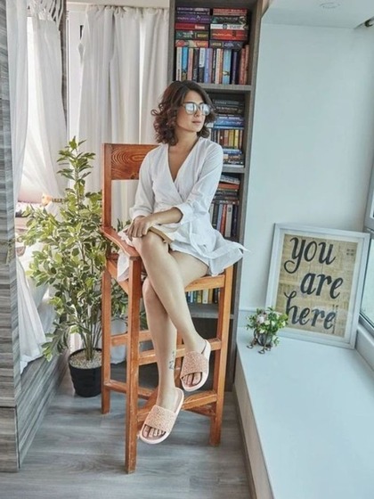 <p>जेनिफर की  डाइट में फाइबर से भरपूर फूड्स जिसमे मसूर की दाल, स्प्राउट , ओट्स और दलिया शामिल है।  </p>

<p> </p>
