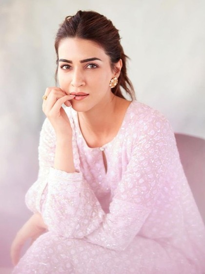 <p>फेस मास्क निकालने के बाद  कृति टोनर का इस्तेमाल करती हैं,  कृति विटामिन-बी युक्त टोनर का इस्तेमाल करती हैं।</p>

<p><br />
 </p>
