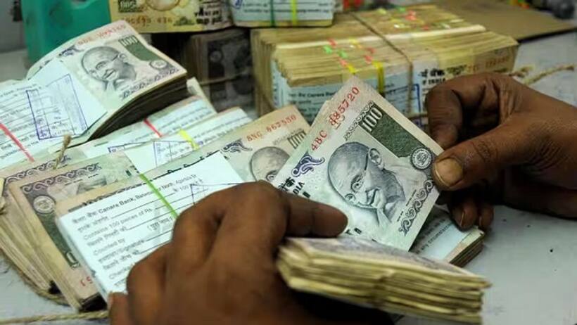 EPF Interest News: कर्मचारियों के लिए अच्छी खबर, EPFO ने बताया कब आएगी खाते में ब्याज की रकम