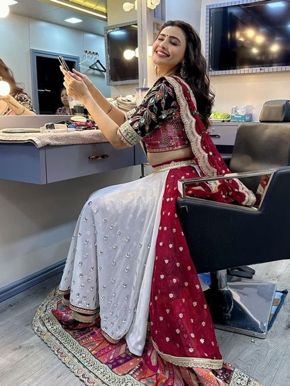 <p> Daisy Shah को आखिरी बार टीवी शो खतरों के खिलाड़ी सीजन 13 में देखा गया था। शो में  शिव ठाकरे भी थे। शो के बाद दोनों कई बार एक साथ स्पॉट हुए। </p>

<p> </p>
