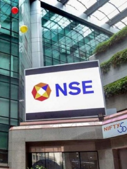 <p>5 शेयर को मार्केट का सपोर्ट मिला। उनमें Ultratech Cement, इरेडा, आईसीआईसी बैंक, Techno Electro and Engineering  और Yes Bank शामिल हैं। आइए जानते हैं कैसी रही उनकी परफॉर्मेंस?</p>

