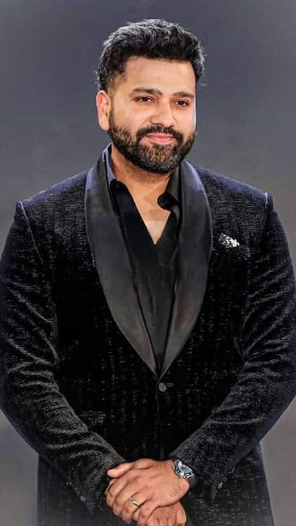 <p>रिपोर्ट्स (Sportskeeda) की मानें तो रोहित शर्मा की नेट वर्थ 214 करोड़ के करीब है। नेटवर्थ में क्रिकेट के अलावा अन्य इनकम सोर्स भी शामिल हैं। </p>
