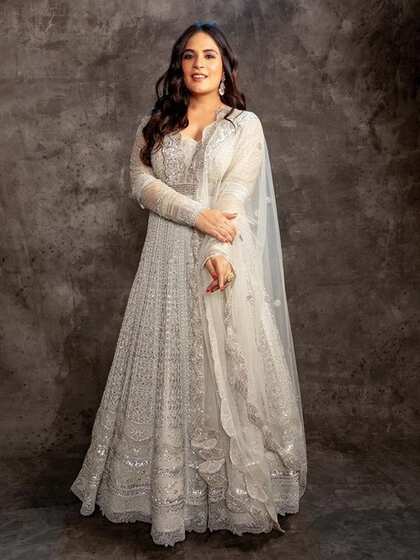 व्हाइट हैवी एंब्रायडर्ड अनारकली (White Embroidered Anarkali)