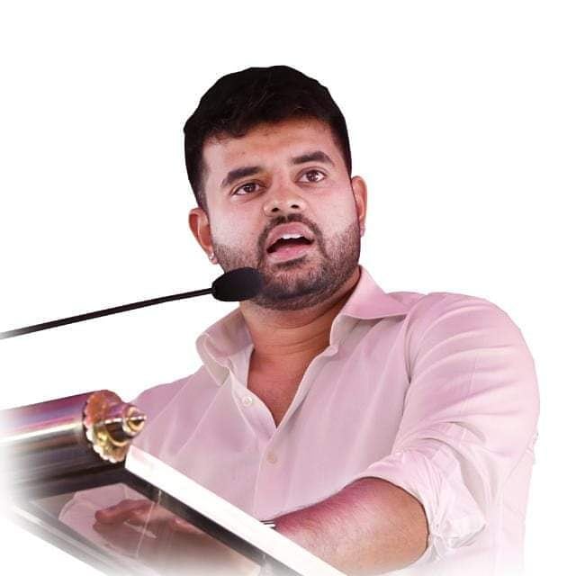 Prajwal Revanna education Qualification