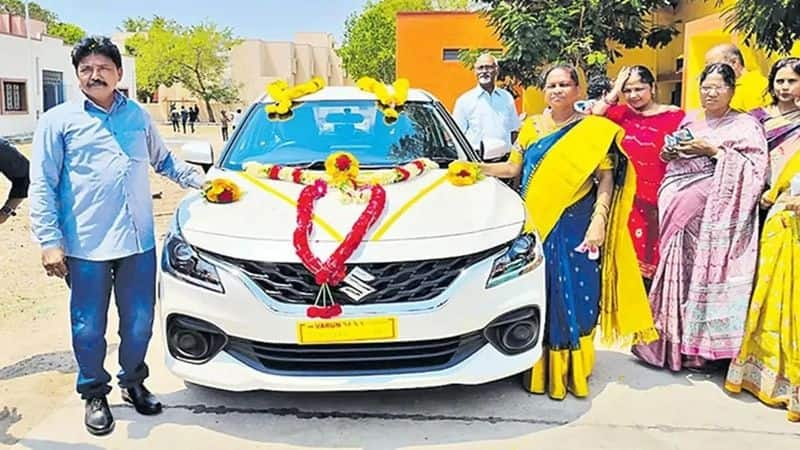 Students gifts Maruti Suzuki Baleno to their school teacher sgb