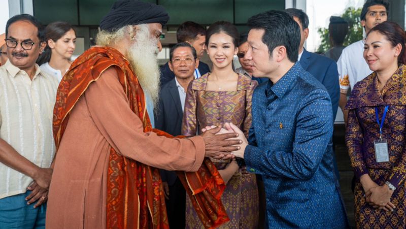 Cambodian PM Writes in a Personal Letter: "Honoured" That Sadhguru Visited the Iconic Angkor Wat-RAG