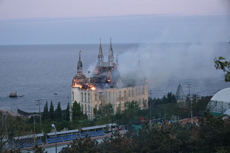 Russian missile strike devastates Ukraine's iconic 'Harry Potter castle', dramatic videos go viral (WATCH) snt