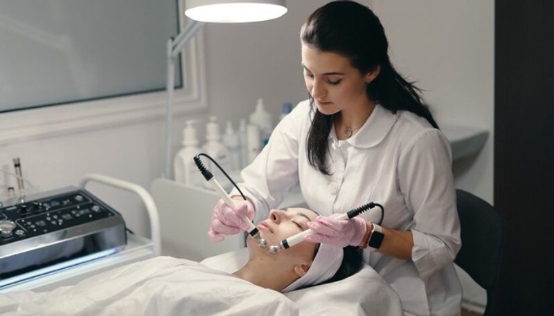 The Cosmetologist Trend: From drawbacks to duration, all you need to know about Botox treatments RKK