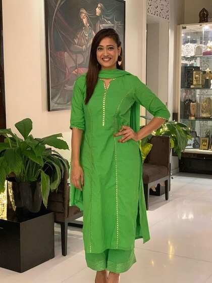 पैरेट ग्रीन कॉटन कुर्ता सेट (Parrot Green Kurta Set)