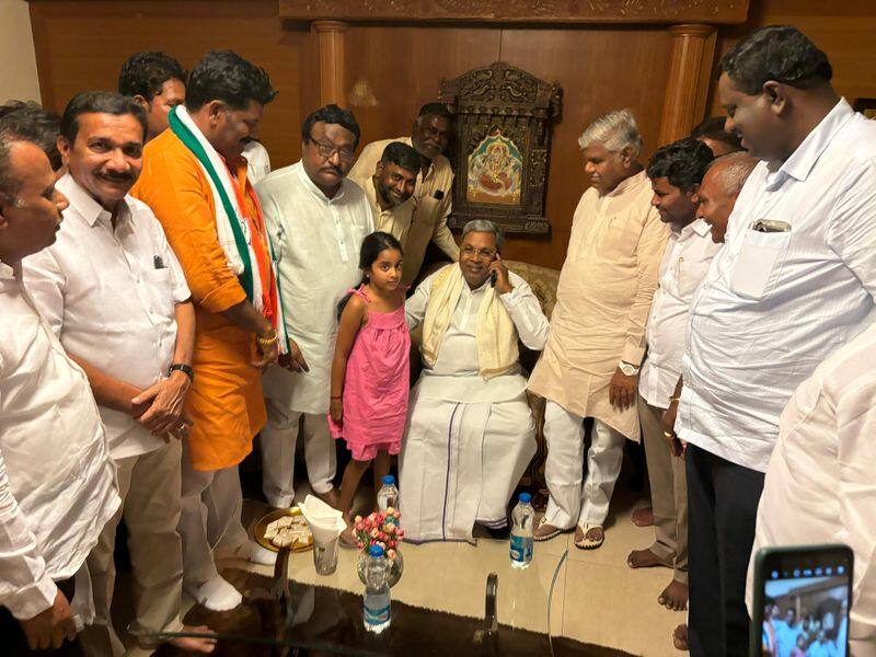 CM Siddaramaiah Met Iqbal Ansari and HS Shriranath at Gangavathi in Koppal grg