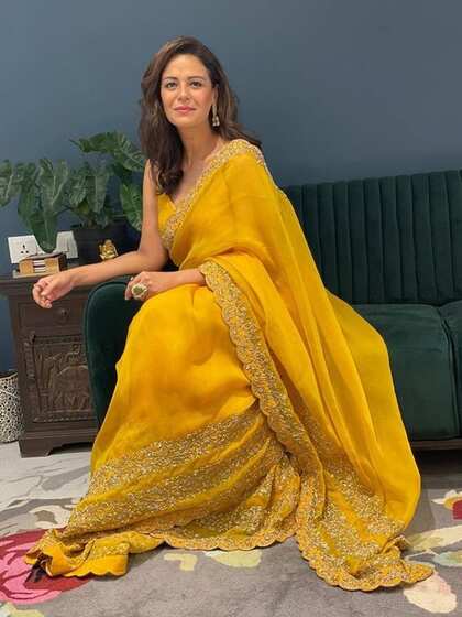 येलो ऑर्गेनसा साड़ी (Organza saree)