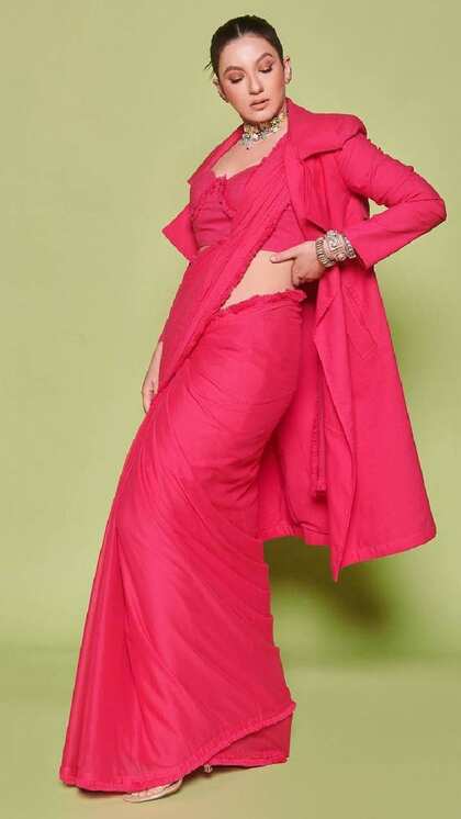 गौहर खान का  Saree With Long Jacket का फैशन इन दिनों है इन