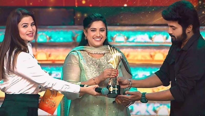 Zee Tamil No1 TRP serial Karthigai deepam reaches new Milestone gan