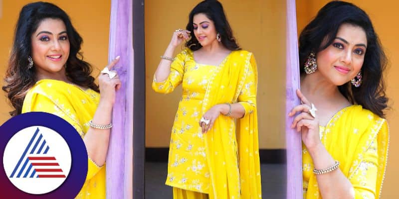 Indian Actress Meena Sagar look beautiful in yellow salwar look Vin