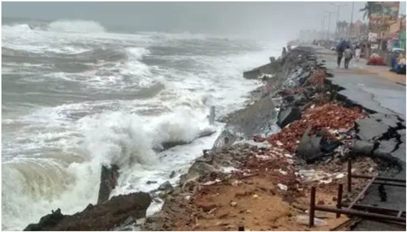 Kerala rain Orange alert tomorrow 24 july in Kannur and Kasaragod and today 2 districts have yellow alert