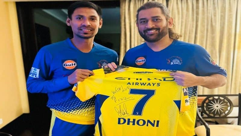 CSK Fast Bowler Mustafizur Rahman back to home from IPL 2024 and gets gift from MS Dhoni rsk